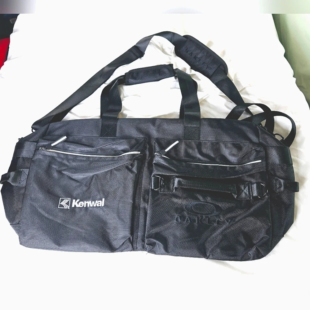 Oakley NWOT Utility Duffel bag 50L blackout hunting fishing hiking